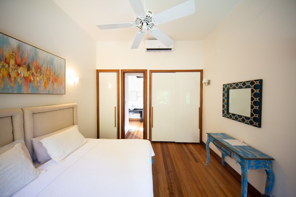 Twin Guest Room to Ensuite